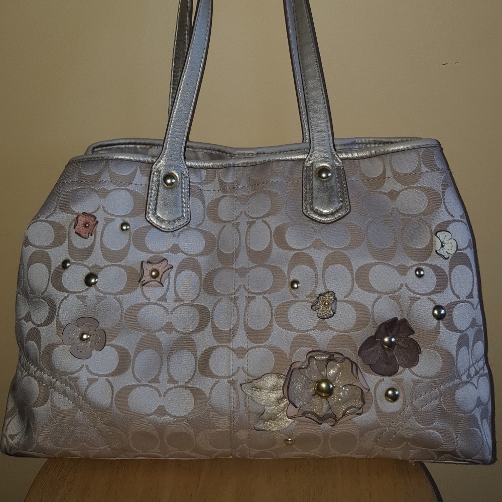Authentic Coach handbag cream/gold